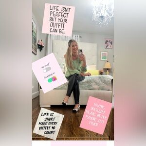 ↗️👗Like this listing to be notified when I go LIVE!!